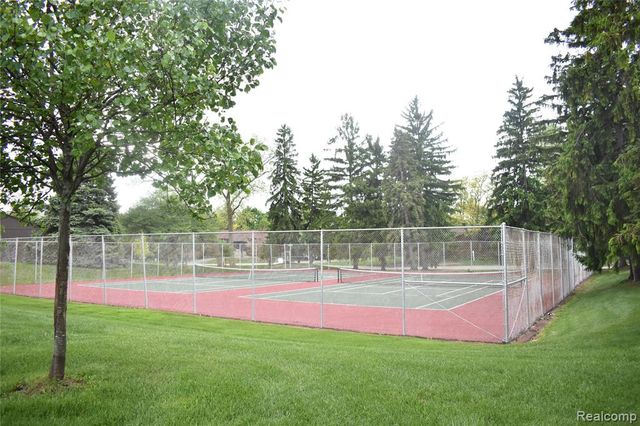 2073 Bordeaux Street, West Bloomfield, MI 48323