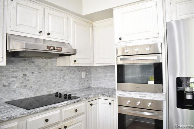 2073 Bordeaux Street, West Bloomfield, MI 48323