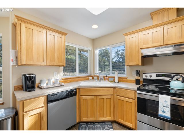 34320 CAPE KIWANDA Dr, Pacific City, OR 97135