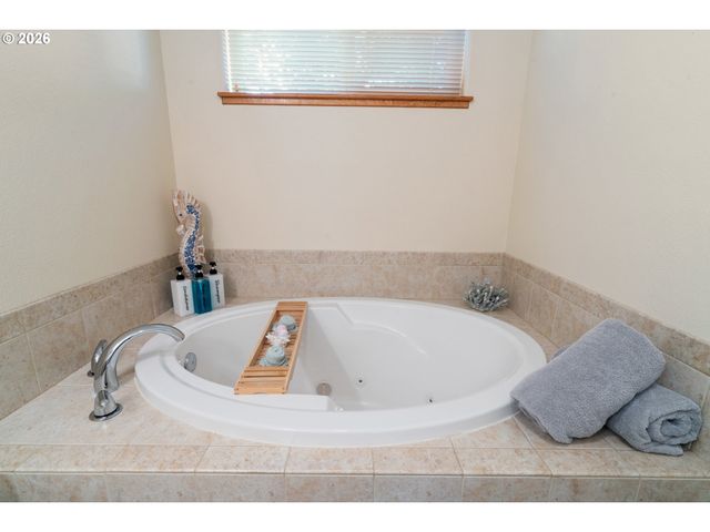 34320 CAPE KIWANDA Dr, Pacific City, OR 97135