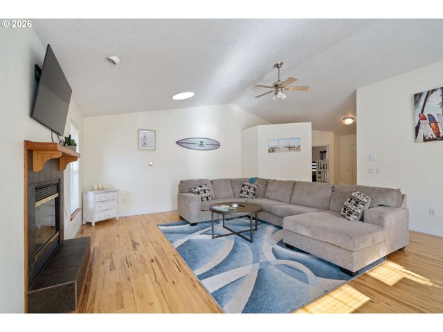 34320 CAPE KIWANDA Dr, Pacific City, OR 97135