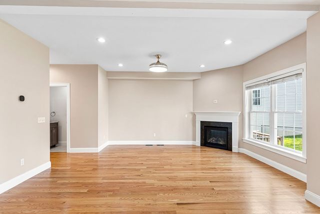 102 Hunting Hill Dr 102, Cumberland, RI 02864