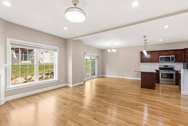 102 Hunting Hill Dr 102, Cumberland, RI 02864