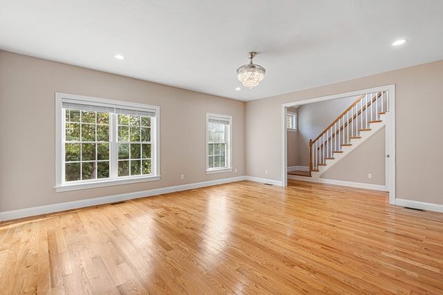 102 Hunting Hill Dr 102, Cumberland, RI 02864