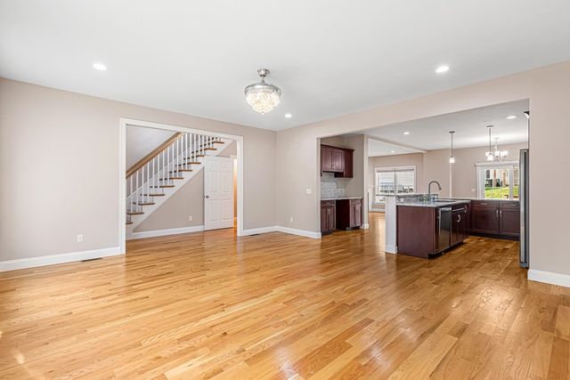 102 Hunting Hill Dr 102, Cumberland, RI 02864