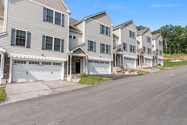 102 Hunting Hill Dr 102, Cumberland, RI 02864