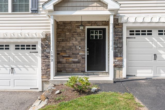 102 Hunting Hill Dr 102, Cumberland, RI 02864