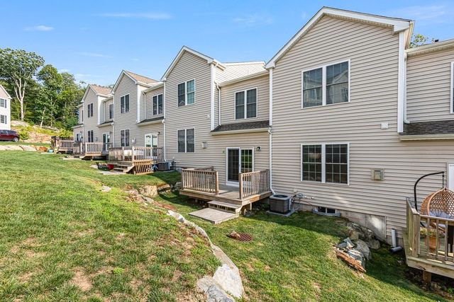 102 Hunting Hill Dr 102, Cumberland, RI 02864