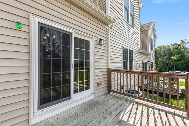 102 Hunting Hill Dr 102, Cumberland, RI 02864