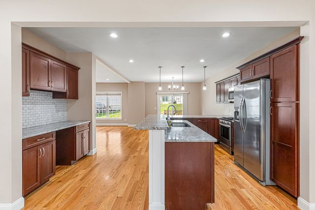 102 Hunting Hill Dr 102, Cumberland, RI 02864