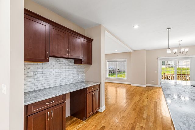 102 Hunting Hill Dr 102, Cumberland, RI 02864