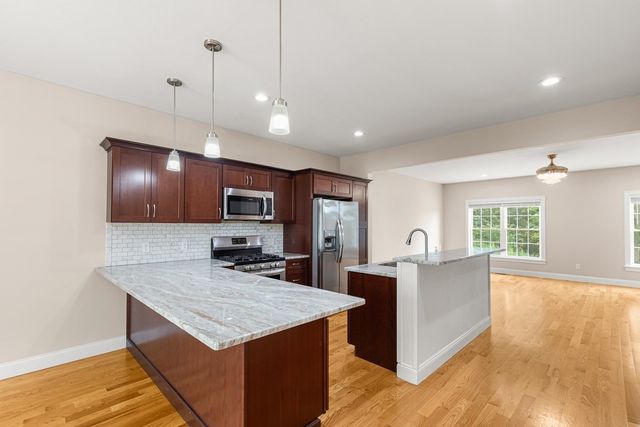 102 Hunting Hill Dr 102, Cumberland, RI 02864