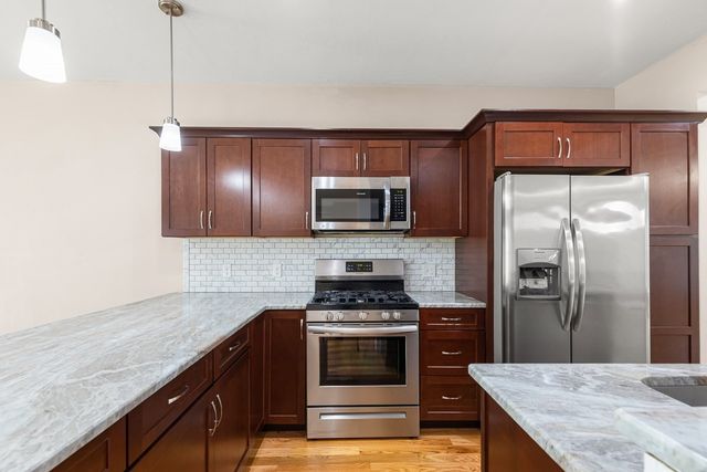 102 Hunting Hill Dr 102, Cumberland, RI 02864