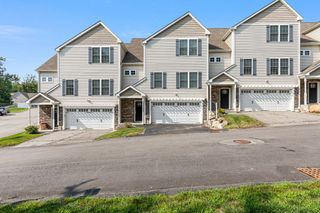 102 Hunting Hill Dr 102, Cumberland, RI 02864
