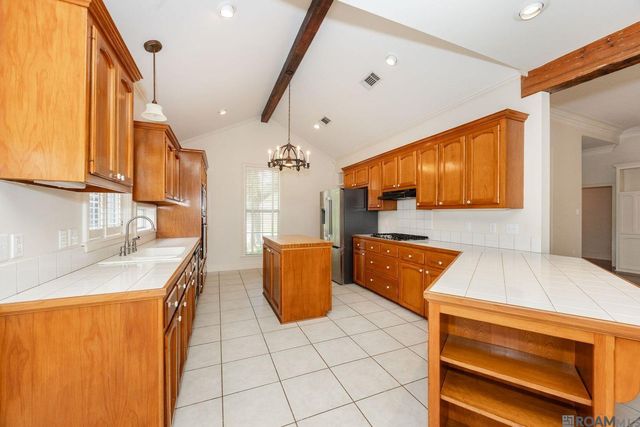 1738 Great Oak Dr, Baton Rouge, LA 70810
