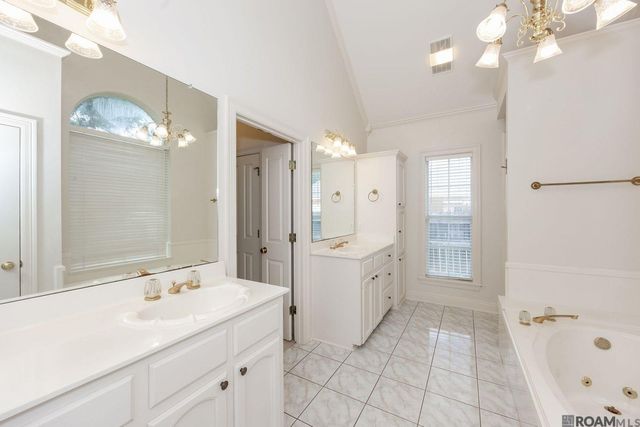 1738 Great Oak Dr, Baton Rouge, LA 70810