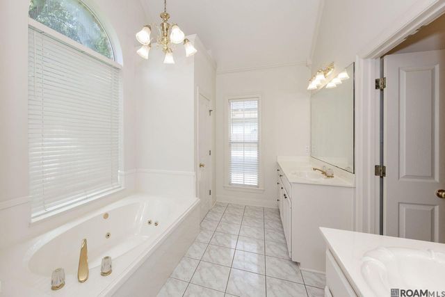 1738 Great Oak Dr, Baton Rouge, LA 70810
