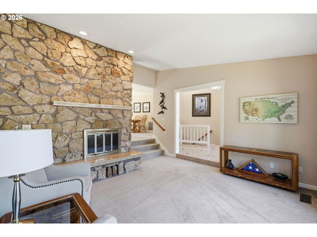 3446 BREEZEWOOD Ave, Eugene, OR 97405