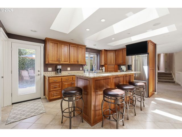 3446 BREEZEWOOD Ave, Eugene, OR 97405