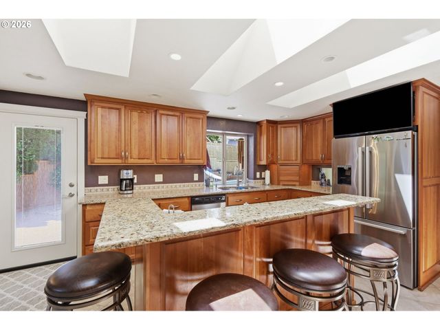3446 BREEZEWOOD Ave, Eugene, OR 97405