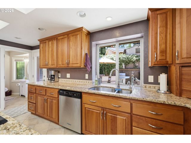 3446 BREEZEWOOD Ave, Eugene, OR 97405