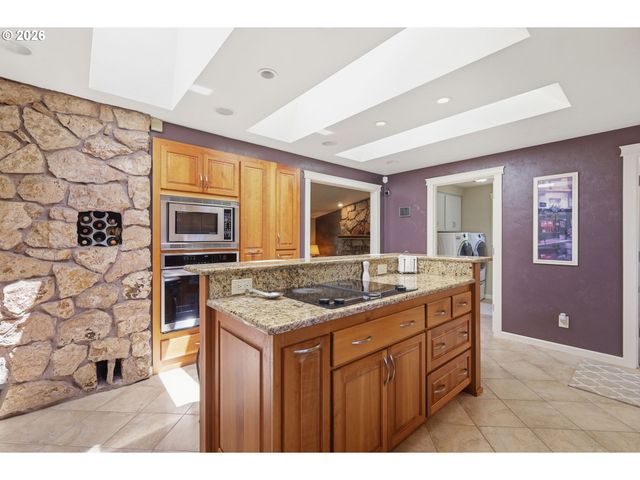 3446 BREEZEWOOD Ave, Eugene, OR 97405