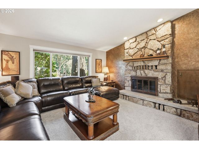 3446 BREEZEWOOD Ave, Eugene, OR 97405
