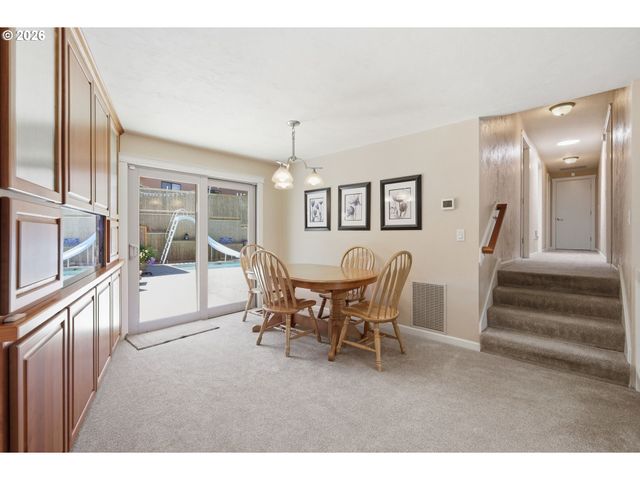 3446 BREEZEWOOD Ave, Eugene, OR 97405