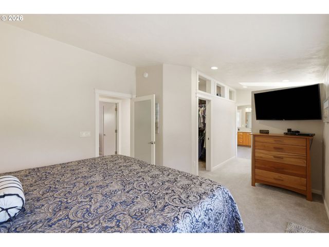 3446 BREEZEWOOD Ave, Eugene, OR 97405
