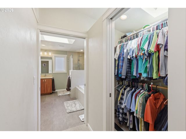 3446 BREEZEWOOD Ave, Eugene, OR 97405