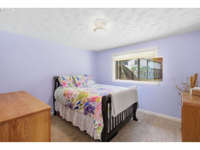 3446 BREEZEWOOD Ave, Eugene, OR 97405