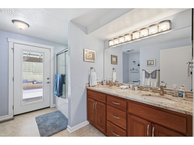 3446 BREEZEWOOD Ave, Eugene, OR 97405