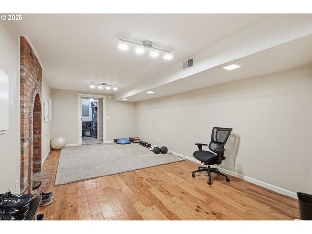 3446 BREEZEWOOD Ave, Eugene, OR 97405