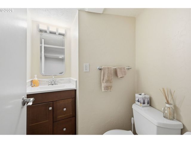 3446 BREEZEWOOD Ave, Eugene, OR 97405