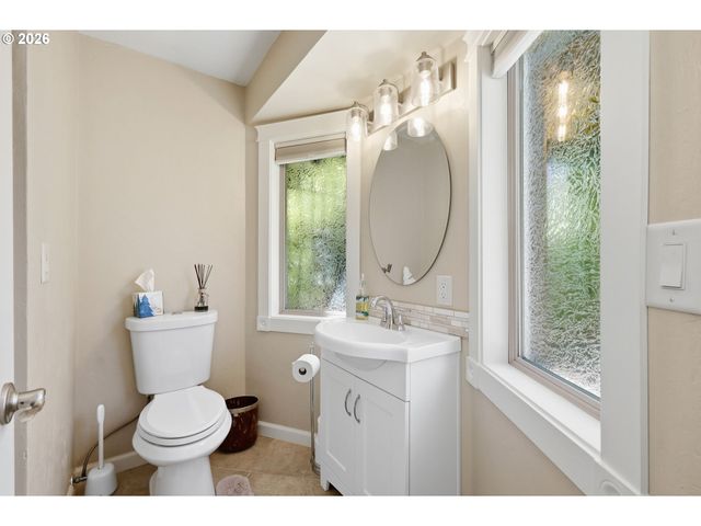 3446 BREEZEWOOD Ave, Eugene, OR 97405