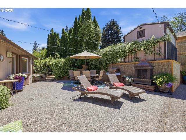 3446 BREEZEWOOD Ave, Eugene, OR 97405