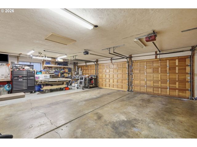 3446 BREEZEWOOD Ave, Eugene, OR 97405