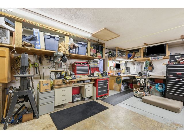 3446 BREEZEWOOD Ave, Eugene, OR 97405