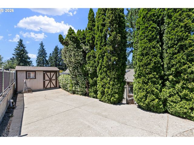 3446 BREEZEWOOD Ave, Eugene, OR 97405