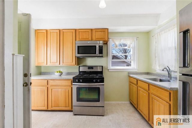 566 Chapman Street, Hillside, NJ 07205