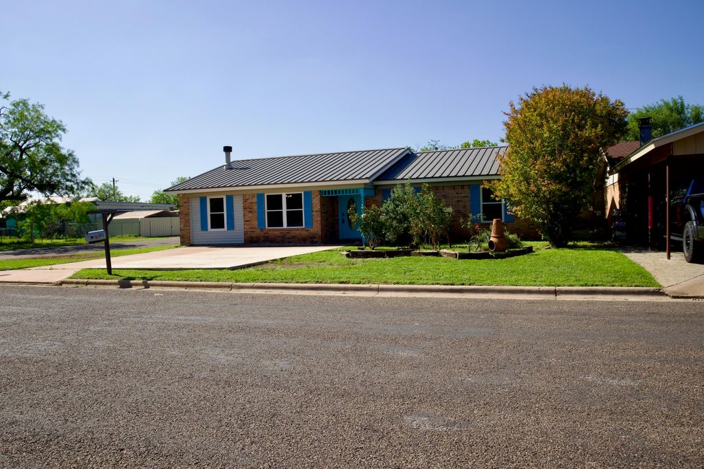 Image 1 of property listing at 1113 E 43rd Street, San Angelo, TX 76903