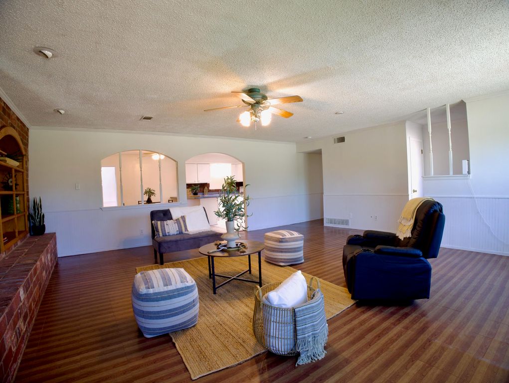 Image 10 of property listing at 1113 E 43rd Street, San Angelo, TX 76903