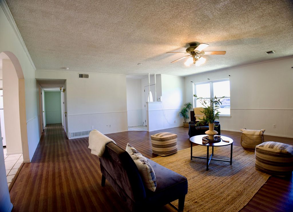 Image 11 of property listing at 1113 E 43rd Street, San Angelo, TX 76903