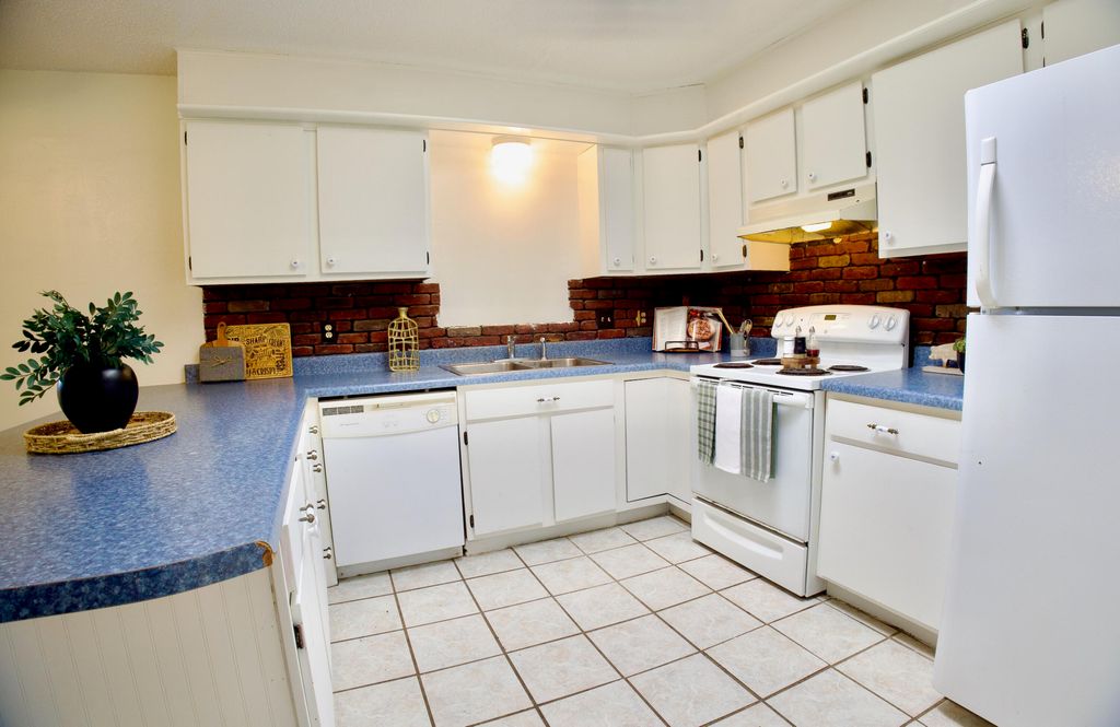 Image 16 of property listing at 1113 E 43rd Street, San Angelo, TX 76903