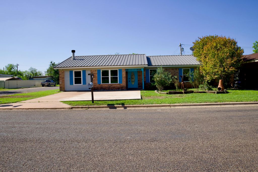 Image 2 of property listing at 1113 E 43rd Street, San Angelo, TX 76903