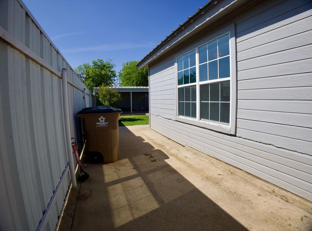 Image 31 of property listing at 1113 E 43rd Street, San Angelo, TX 76903