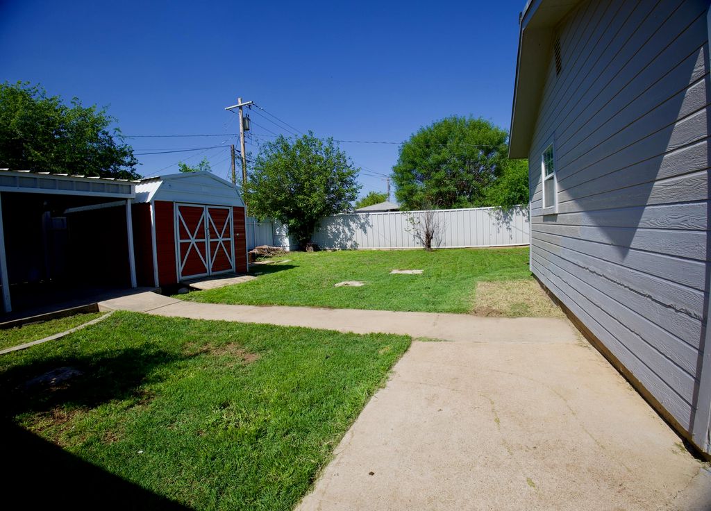 Image 32 of property listing at 1113 E 43rd Street, San Angelo, TX 76903