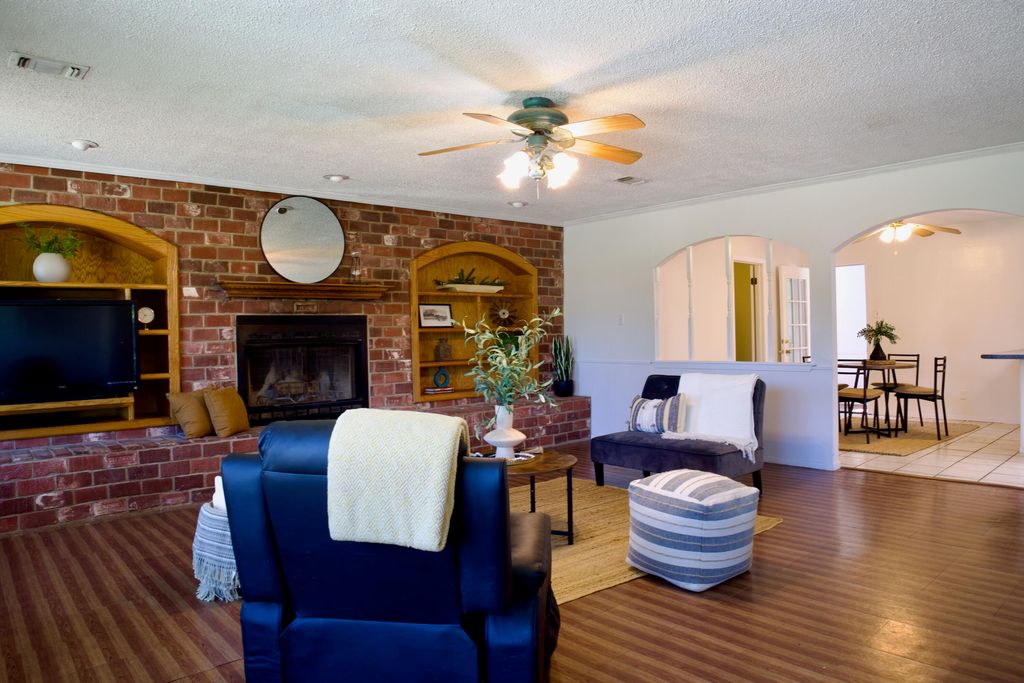 Image 9 of property listing at 1113 E 43rd Street, San Angelo, TX 76903