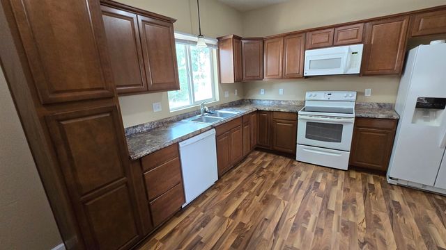 316 5th Ave NW, Minot, ND 58703