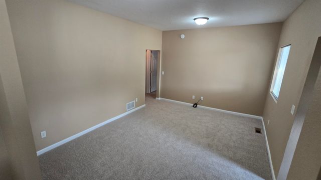 316 5th Ave NW, Minot, ND 58703